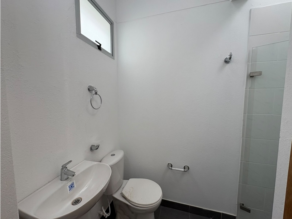OPORTUNIDAD VENDO Apartamento 3er piso con celda de parqueo — foto 5