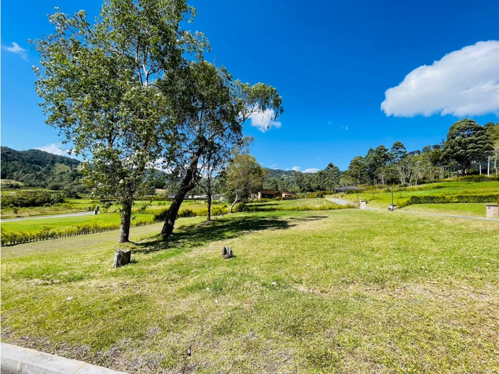 OPORTUNIDAD Vendo Lote esquinero en prestigioso condominio — foto 5