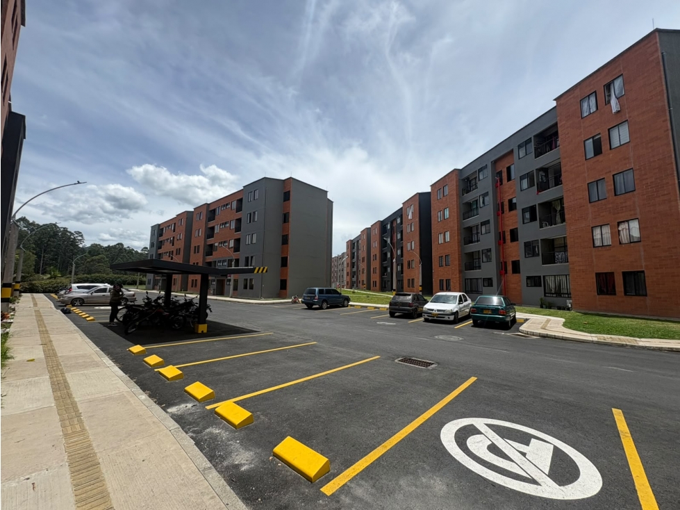 VENDO Apartamento 2do piso en La Ceja Ant. Precio 295 millones.