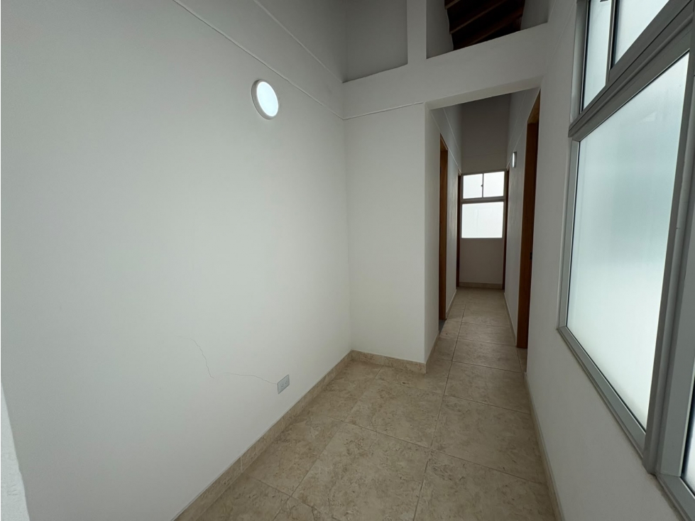 OPORTUNIDAD VENDO Apartamento 3er piso con celda de parqueo — foto 6