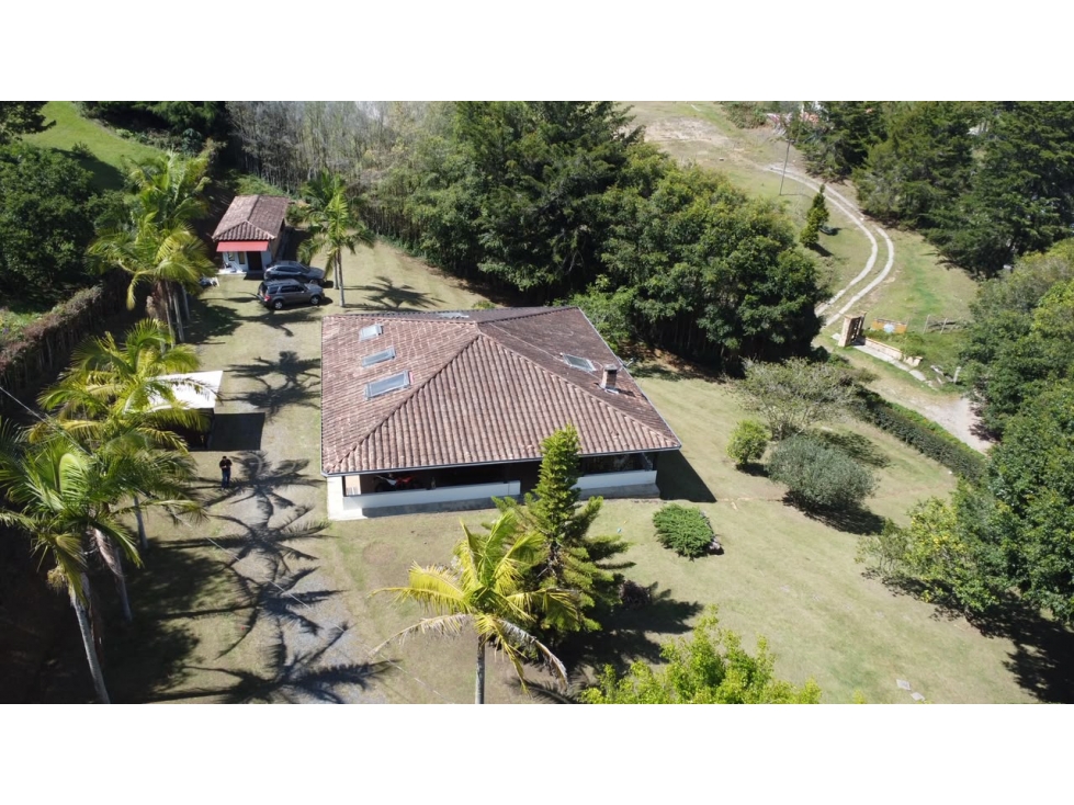 EN VENTA Casa finca ubicada a 1 minuto del Carmen de Viboral