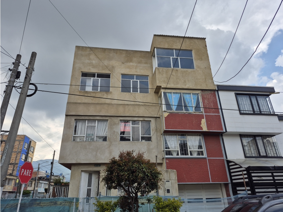 Venta casa esquinera Santa Isabel 396 m² muy cerca línea del metro — foto 2