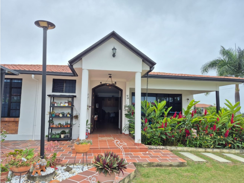 Venta Casa Campestre en Chinauta Antes del Peaje | 246 m² - 2