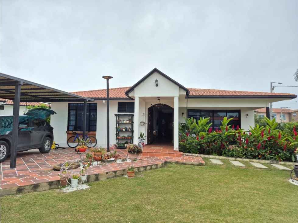 Venta Casa Campestre en Chinauta Antes del Peaje | 246 m² - 1