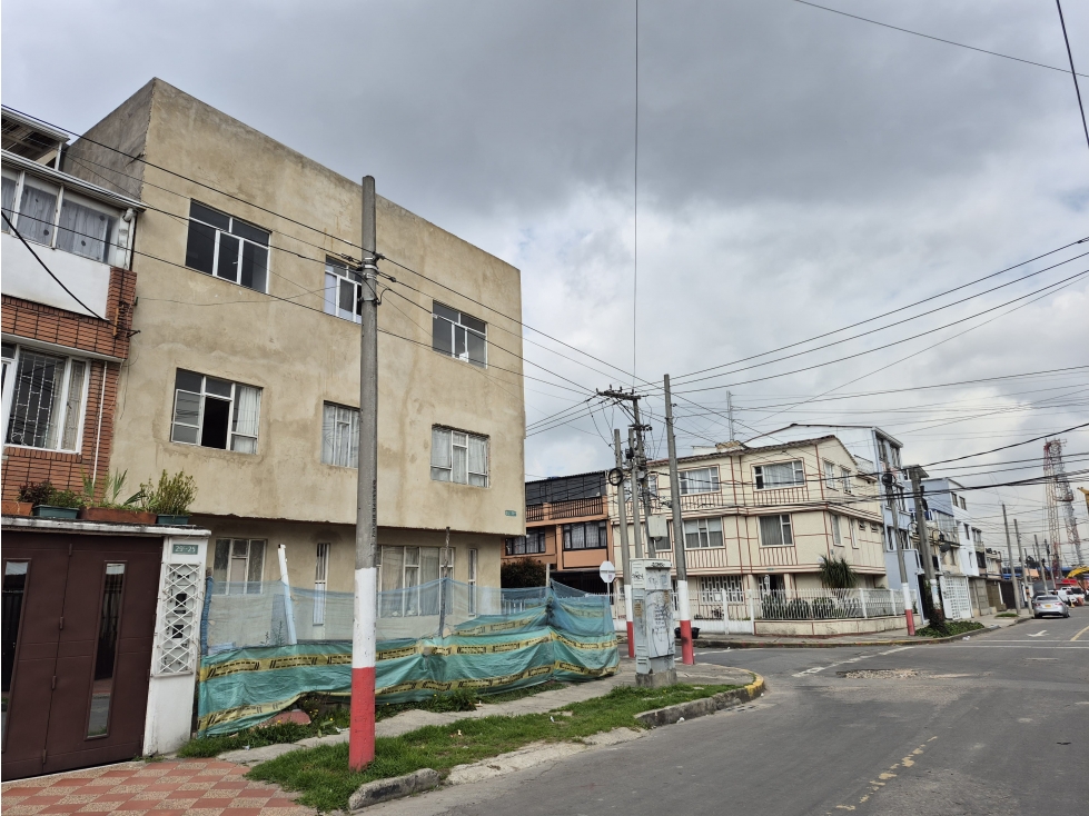 Venta casa esquinera Santa Isabel 396 m² muy cerca línea del metro — foto 4