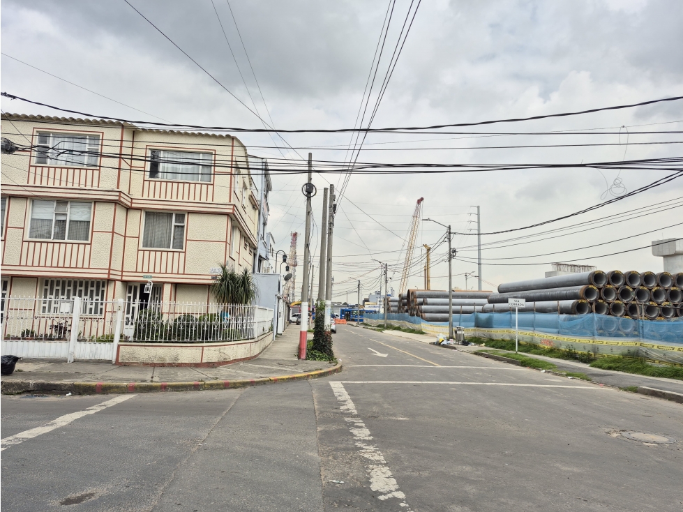 Venta casa esquinera Santa Isabel 396 m² muy cerca línea del metro — foto 5