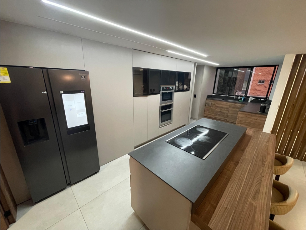 ALQUILO EXCLUSIVO APARTAMENTO AMOBLADO EN CASTROPOL -MEDELLIN — foto 5