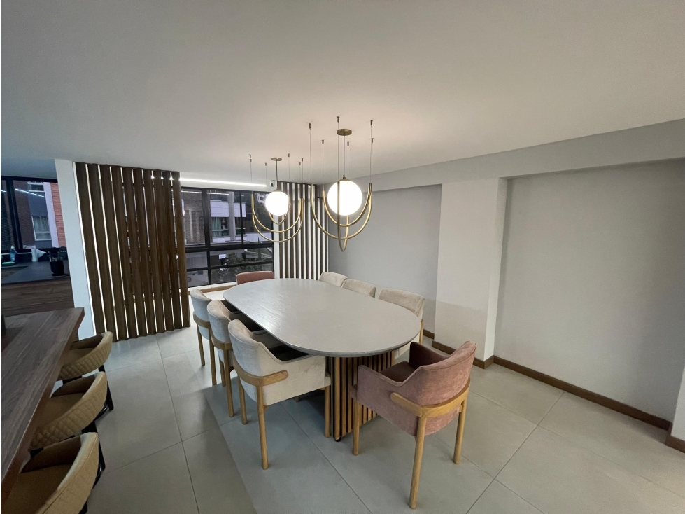 ALQUILO EXCLUSIVO APARTAMENTO AMOBLADO EN CASTROPOL -MEDELLIN — foto 3