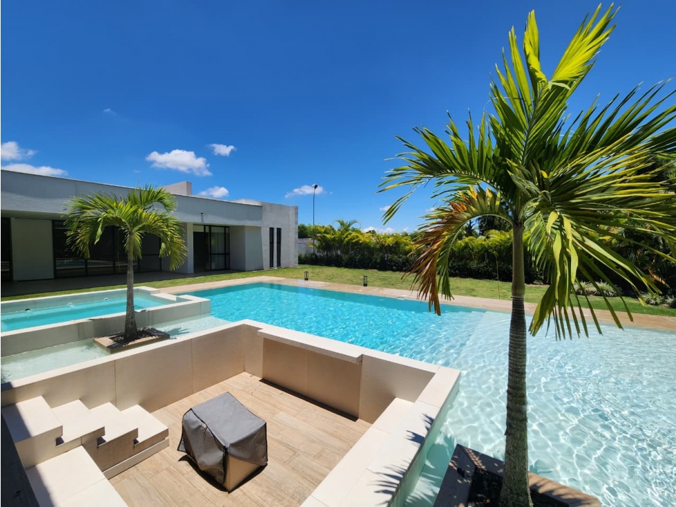 VENDO CASA CAMPESTRE EN EXCLUSIVO SECTOR DE LA CIUDAD