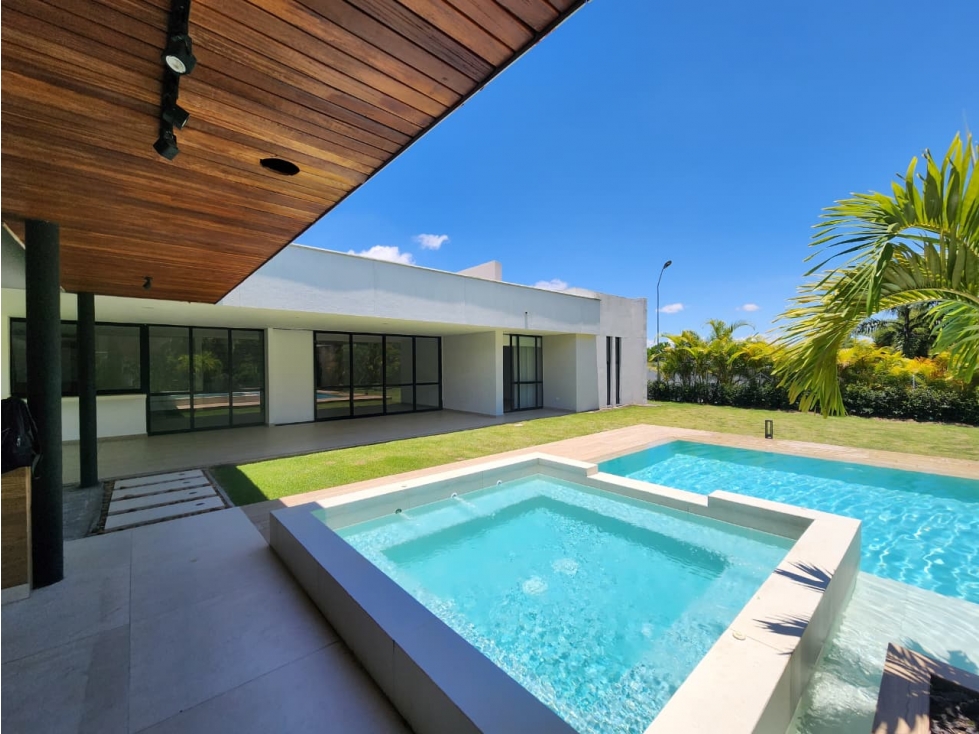 VENDO CASA CAMPESTRE EN EXCLUSIVO SECTOR DE LA CIUDAD — foto 3