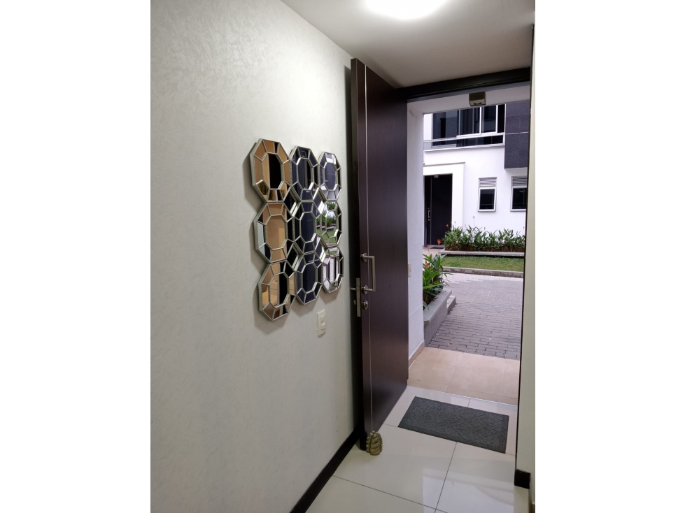 VENDO HERMOSA Y AMPLIA CASA EN PINARES — foto 3