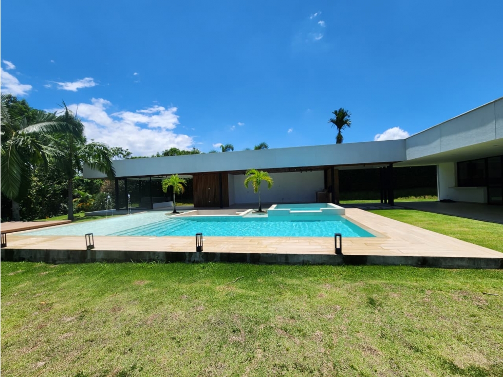 VENDO CASA CAMPESTRE EN EXCLUSIVO SECTOR DE LA CIUDAD — foto 2