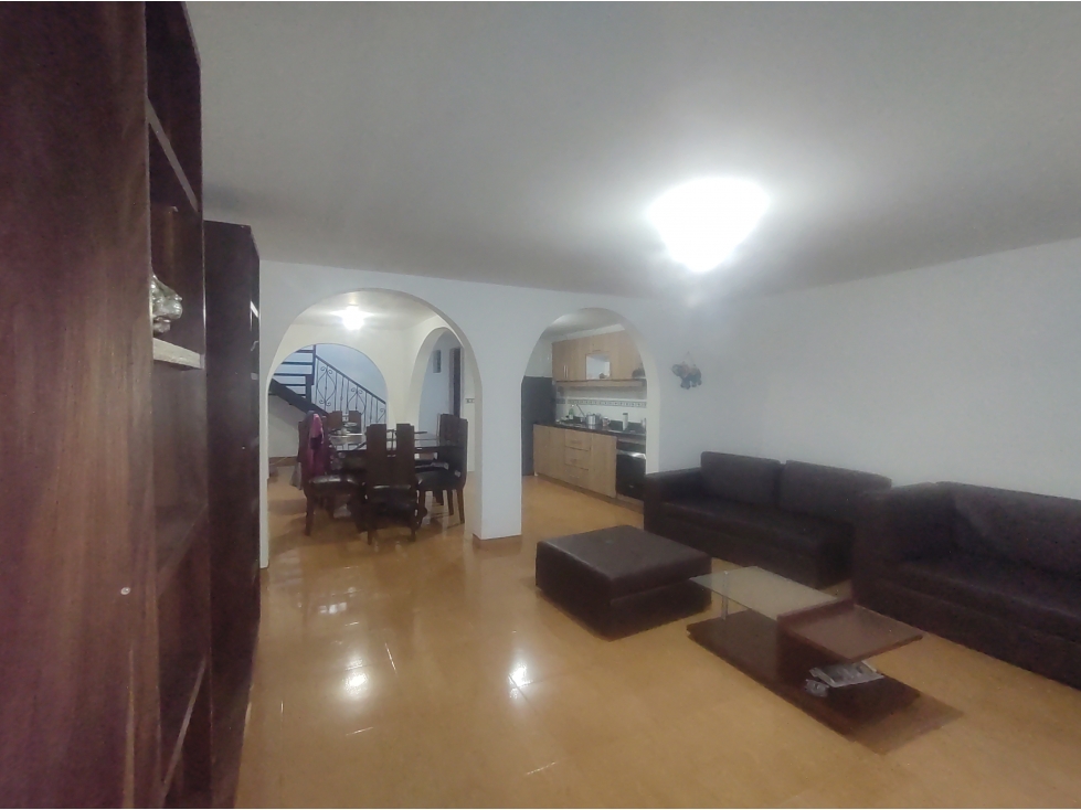 VENDO ESPECTACULAR CASA DE 3 PISOS EN LA URIBE CUBA- PEREIRA