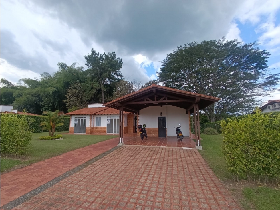 VENDO ENCANTADORA CASA CAMPESTRE EN CERRITOS