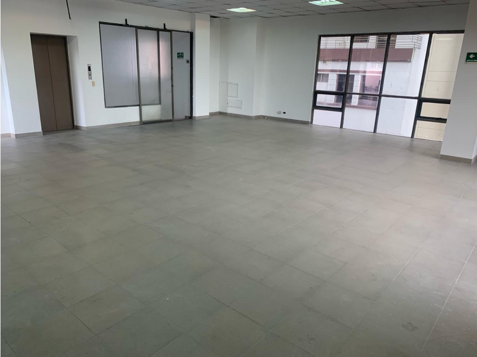 ALQUILO AMPLIA OFICINA EN ZONA INSTITUCIONAL PEREIRA - 4