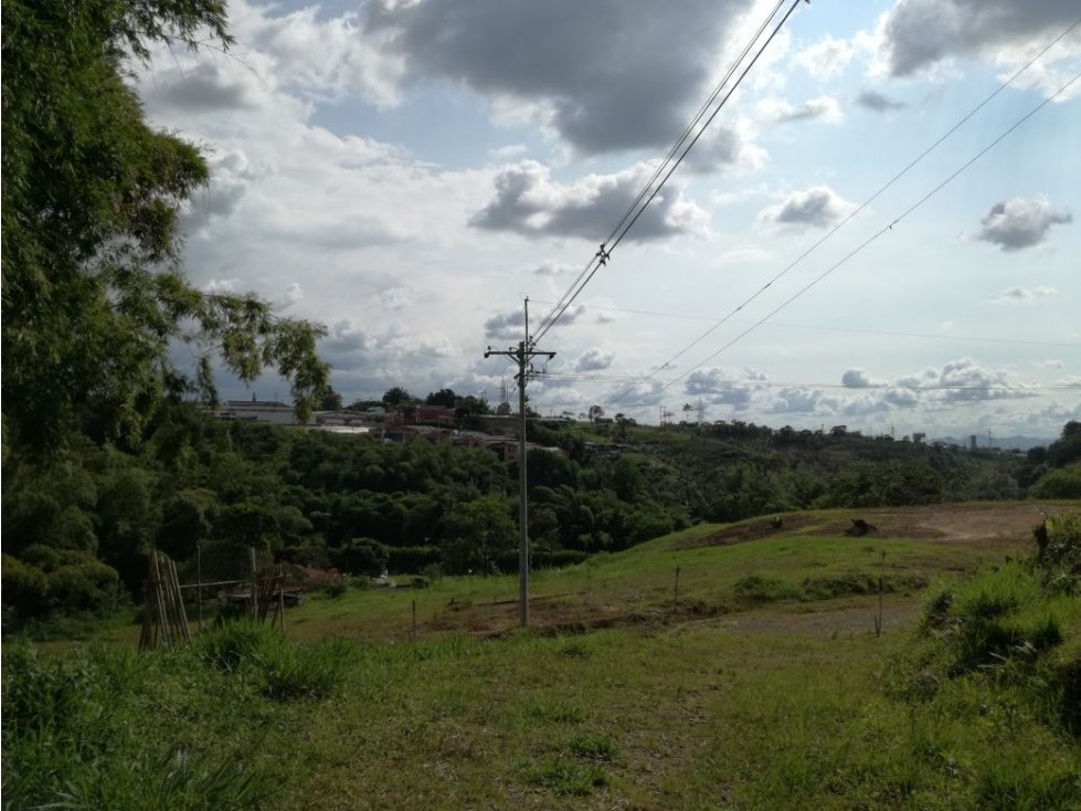 VENDEMOS EXCELENTE LOTE EN LA VARIANTE LA ROMELIA EL POLLO - 1