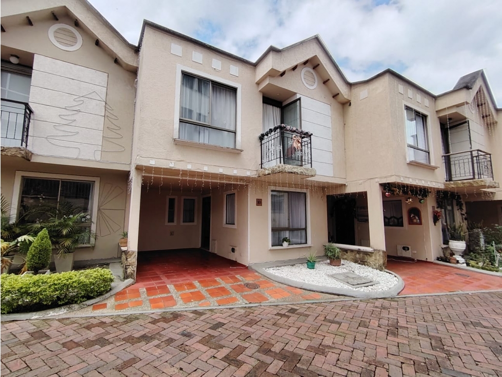 VENDEMOS CASA CONJUNTO CERRADO AV. CENTENARIO ARMENIA QUINDIO