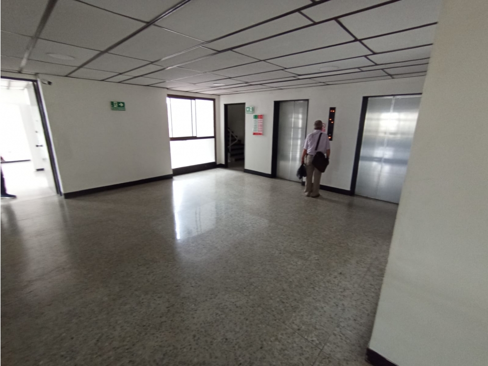 VENDO OFICINA PISO 7 PLAZA DE BOLIVAR, PEREIRA RISARALDA - 4