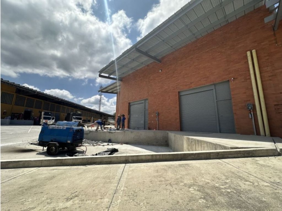 SE VENDE BODEGA EN ZONA COMERCIAL, ARMENIA QUINDIO - 2