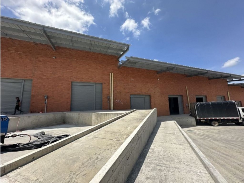 SE VENDE BODEGA EN ZONA COMERCIAL, ARMENIA QUINDIO - 1