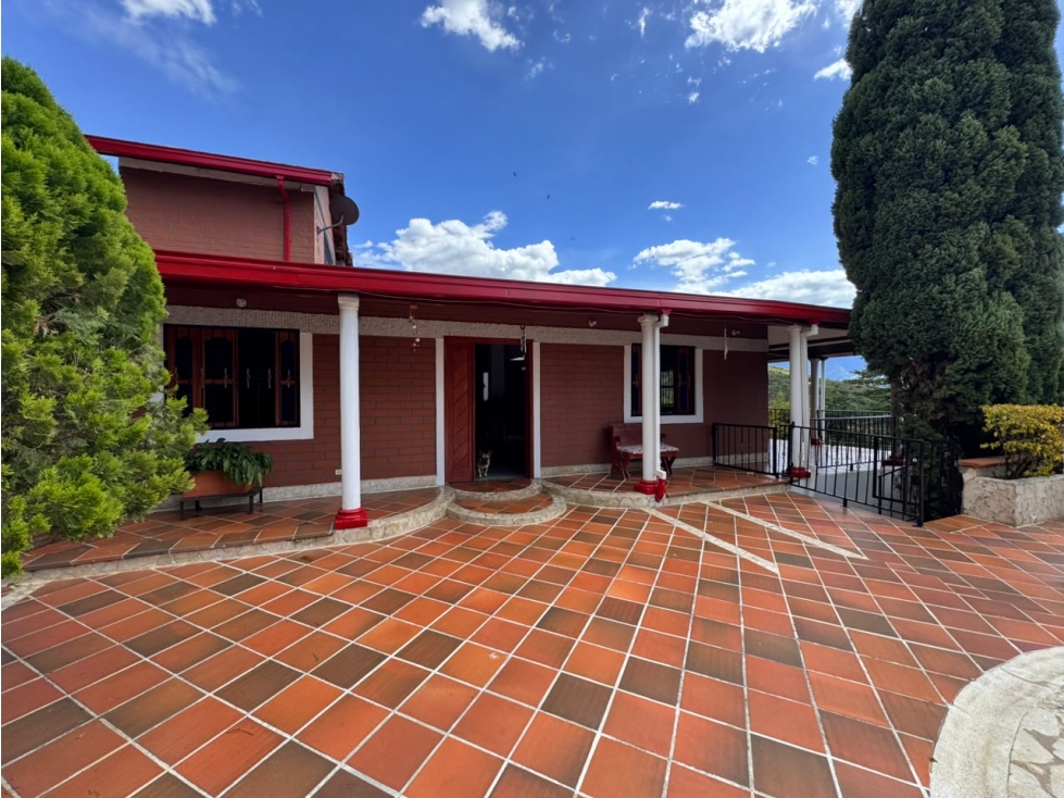 Se Vende Chalet en Copacabana - Antioquia.