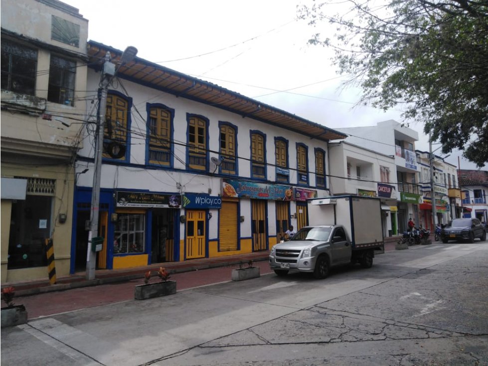 Se vende Casa Comercial en Caicedonia - 2