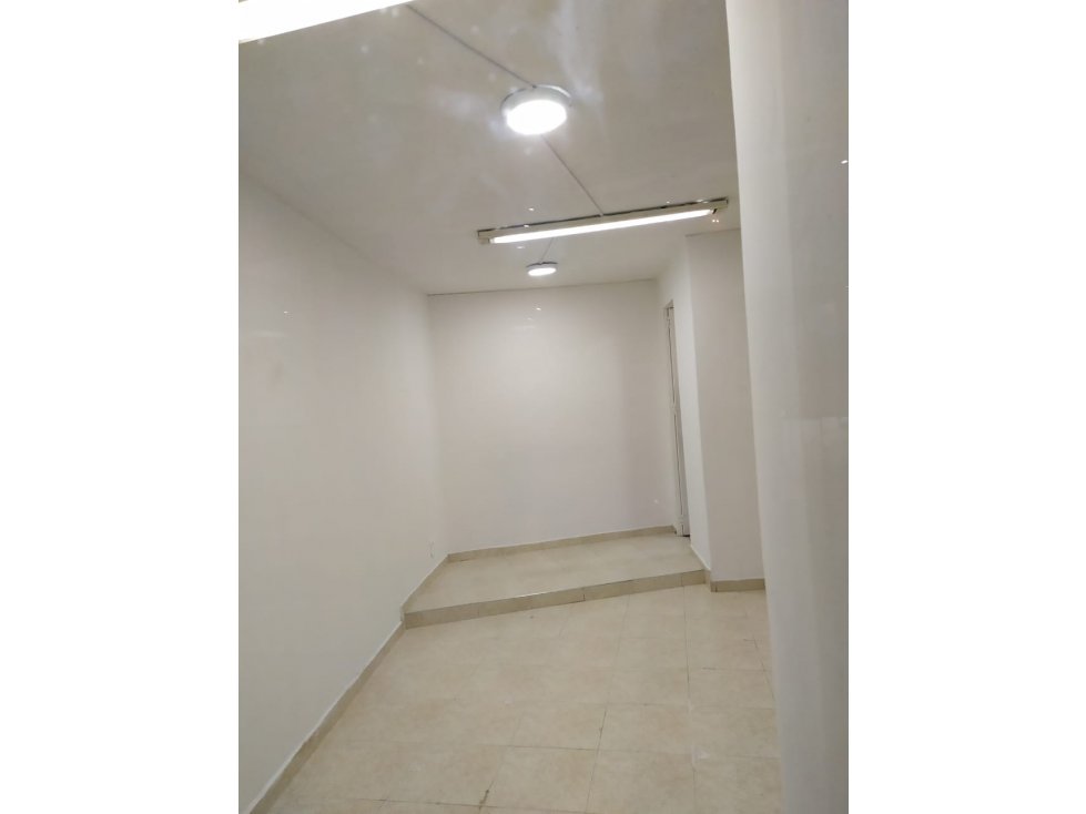Se vende o Permuta Local en Bogotá - 2