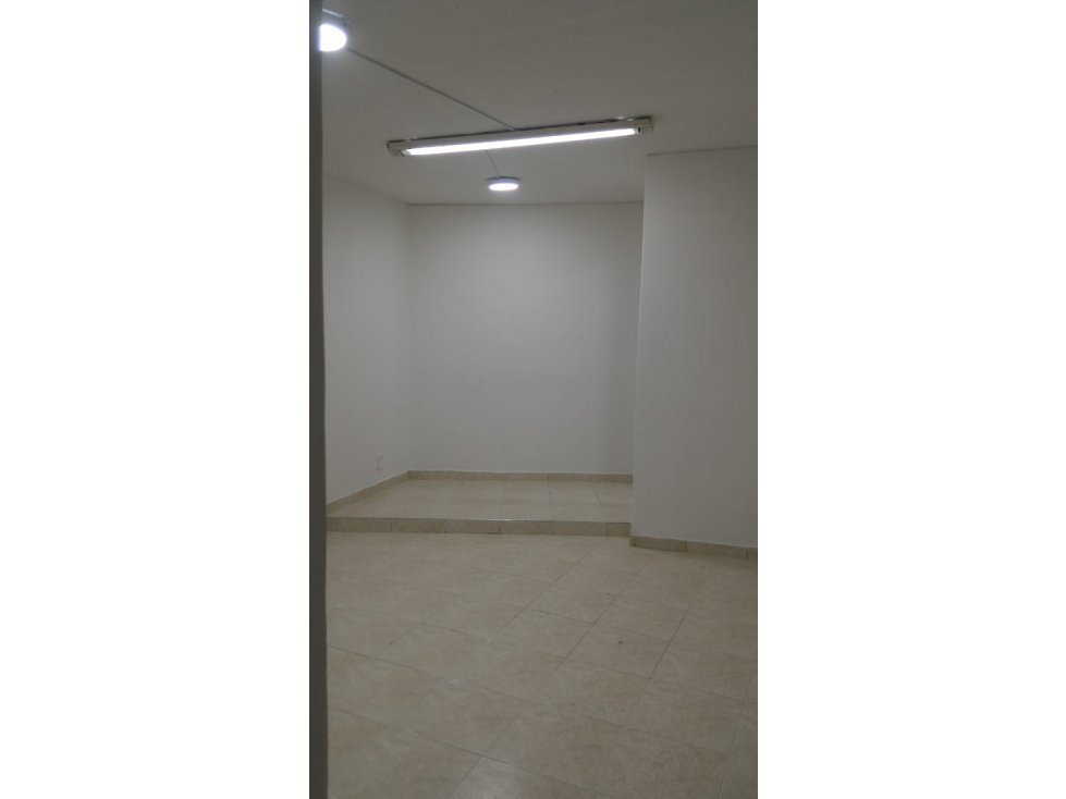 Se vende o Permuta Local en Bogotá - 3