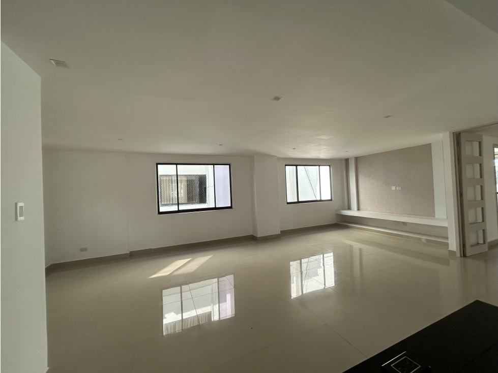 VENTA DE APTO DE 3 ALCOBAS REMODELADO EN CASTILLOGRANDE — foto 3