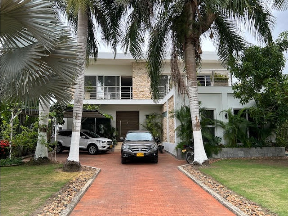 VENTA EXCELENTE CASA DE CUATRO ALCOBAS TERRANOVA ZONA NORTE