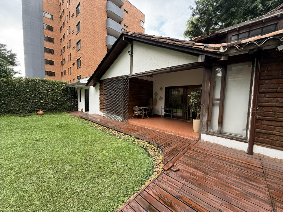 Venta de casa independiente en la Loma de Alejandría en el Poblado