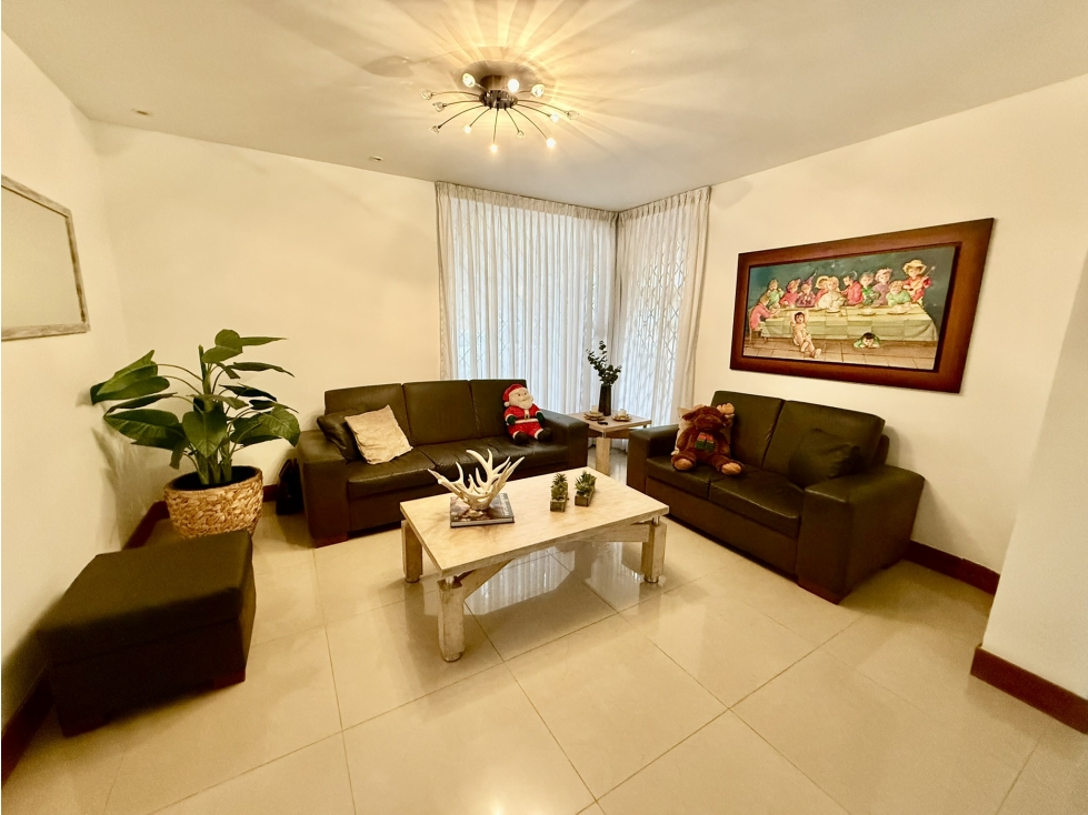Venta de casa independiente en la Loma de Alejandría en el Poblado — foto 2