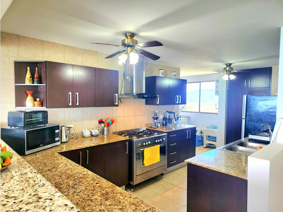 Beach Front 4 Bed Condo - Biltmore - 3