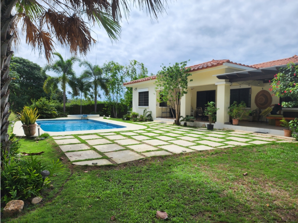 Hacienda Pacifica - 4 Bedroom Beach House with Pool