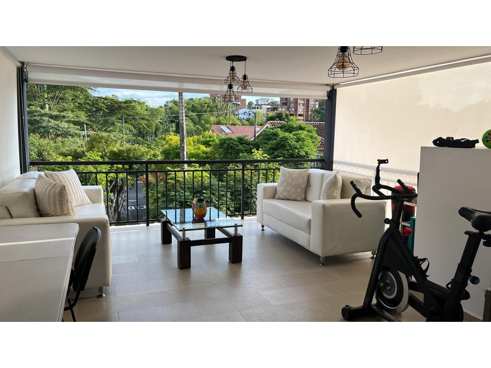 Casa en venta en Pinares, con amplia terraza y vista verde