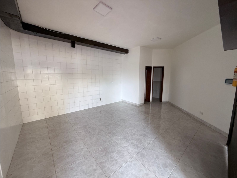 ¡Se arrienda local comercial en excelente ubicaciÃ³n Sector La Fogata!