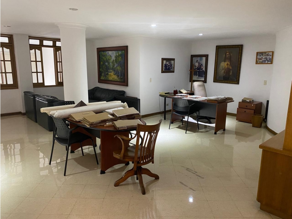 OFICINA-LOCAL EN VENTA EN EL CORAZÓN DE LAURELES