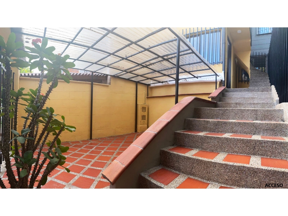 VENDO CASA DE 2 NIVELES CON ACCESO SEPARADO EN BELÉN LAS MERCEDES