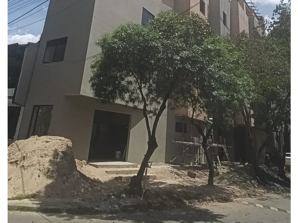 LOCAL ESQUINERO EN PRIMER PISO EN BELÉN LA GLORIA PARA ESTRENAR