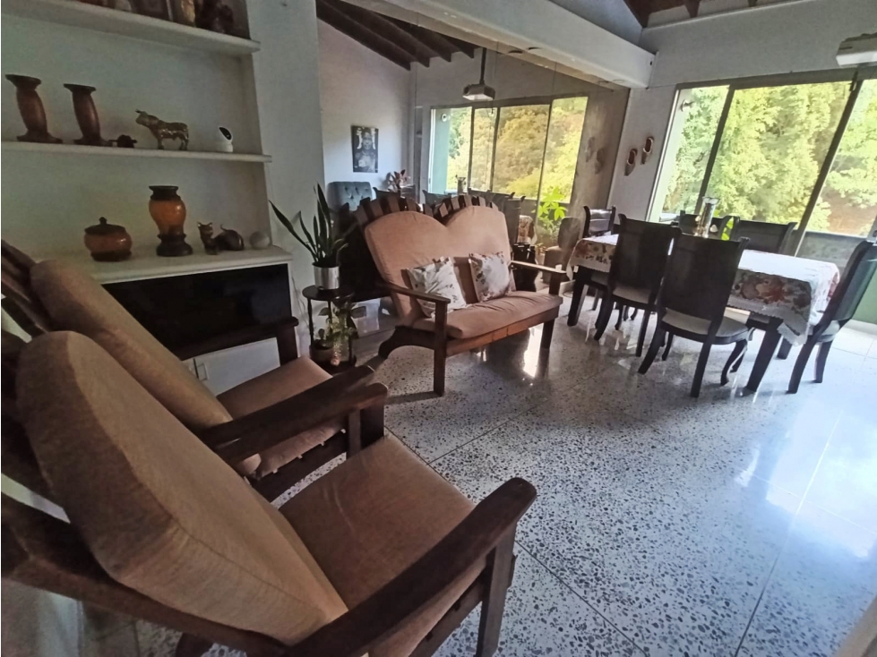 VENDO APARTAMENTO CONQUISTADORES (401 X ESCALAS) CON APARTAESTUDIO