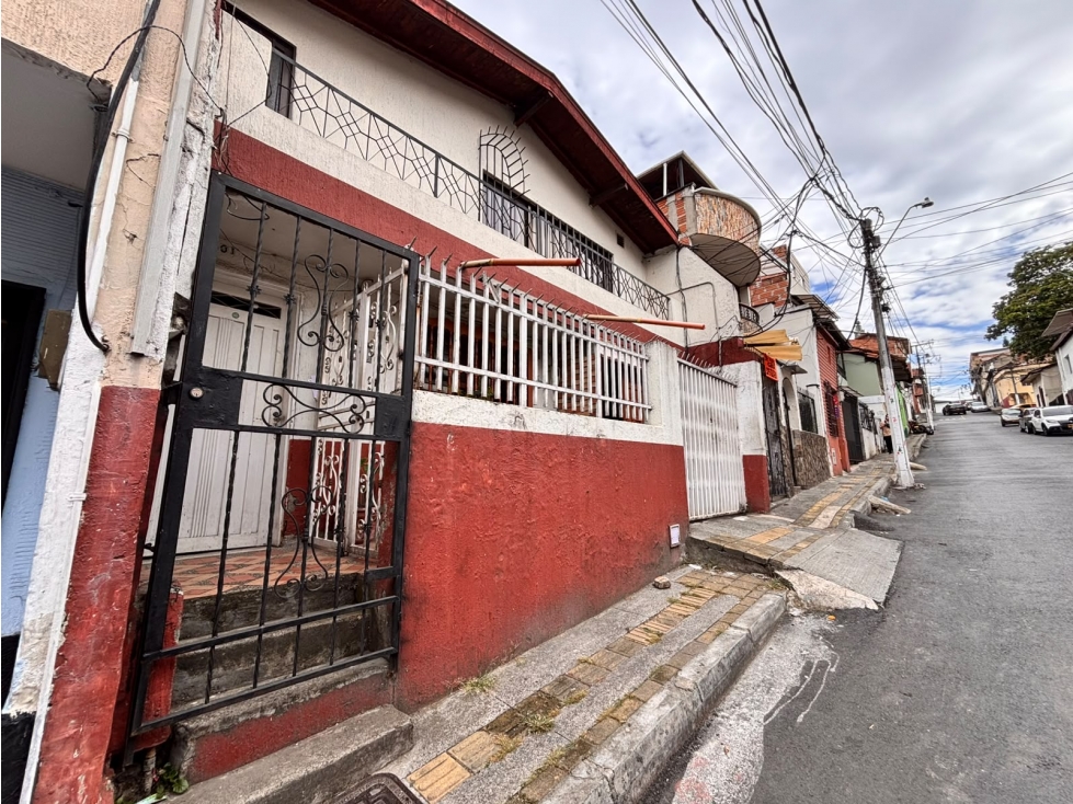 VENDO CASA EN BUENOS AIRES, MEDELLIN, 153MTS — foto 2