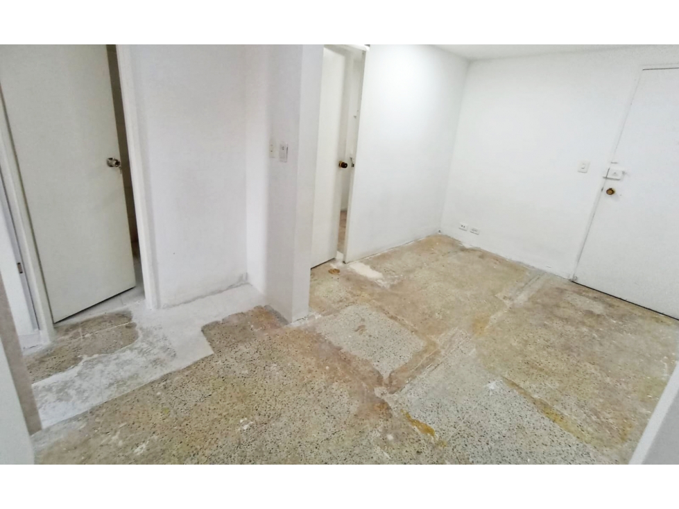OFICINA - CONSULTORIO EN VENTA EN EL CENTRO PISO ALTO, CON PARQUEADERO — foto 2