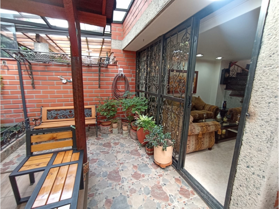 HERMOSA CASA EN VENTA EN UNIDAD EN LOMA DE LOS BERNAL PARTE BAJA — foto 3