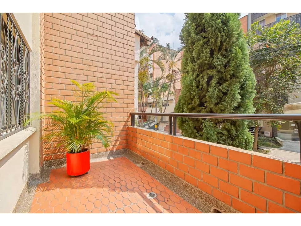 APARTAMENTO EN VENTA EN LAURELES PRIMER PISO CON TERRAZA — foto 2