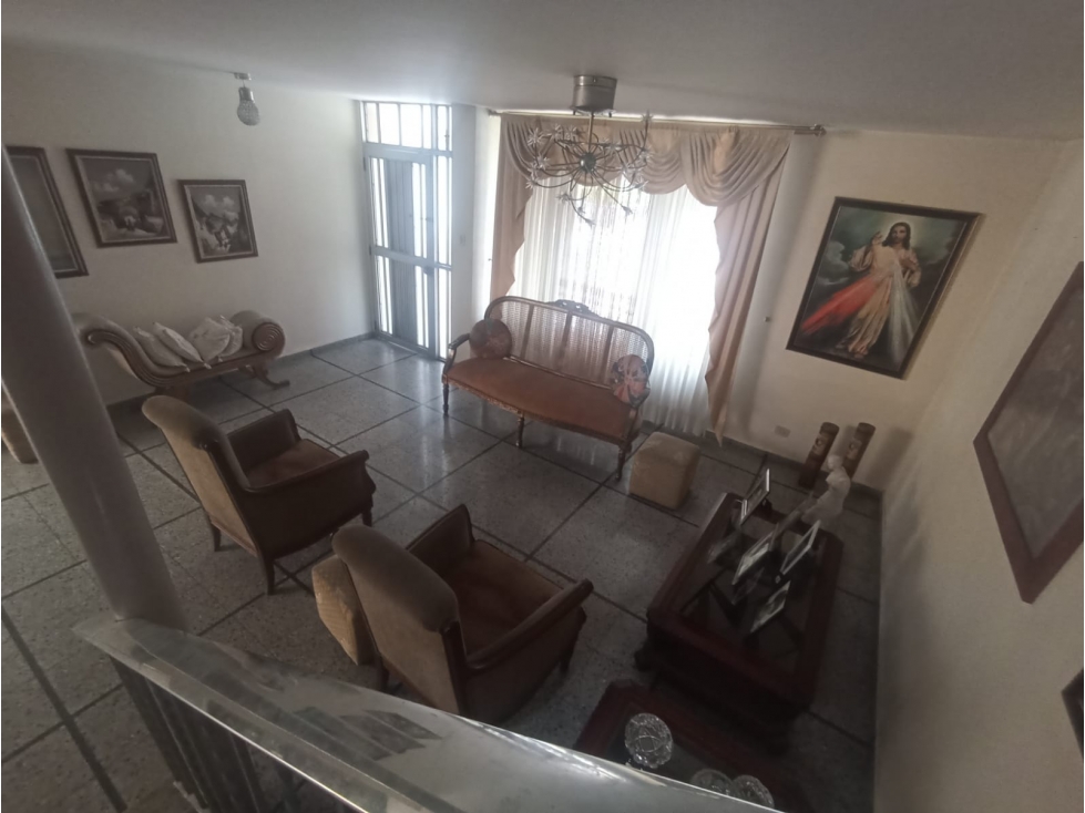 CASA UNIFAMILIAR DE 2 NIVELES EN VENTA EN LAURELES NOGAL — foto 2