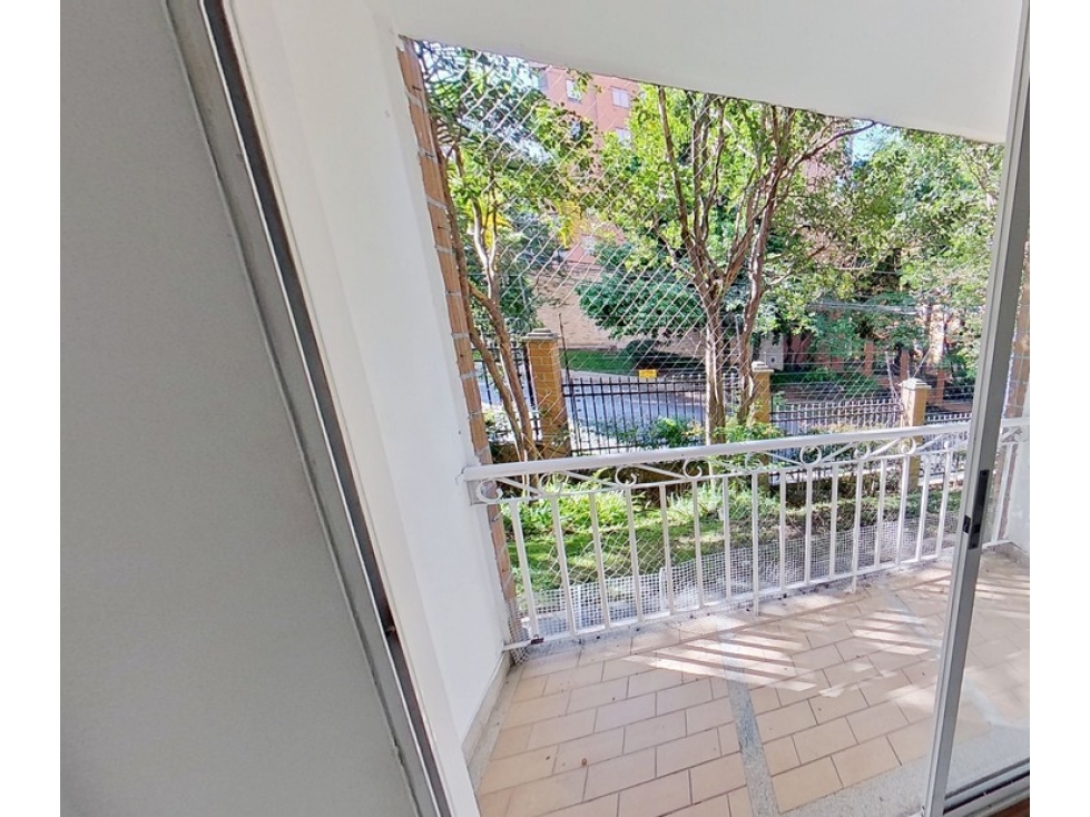 APARTAMENTO EN VENTA EN EL POBLADO SECTOR CASTROPOL — foto 2