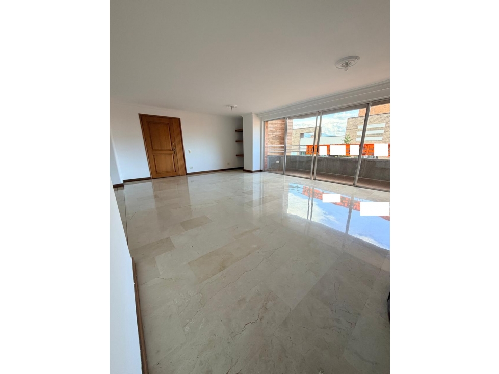 VENDO LINDÍSIMO APARTAMENTO EN EL CORAZÓN DE LAURELES, PISO ALTO — foto 2
