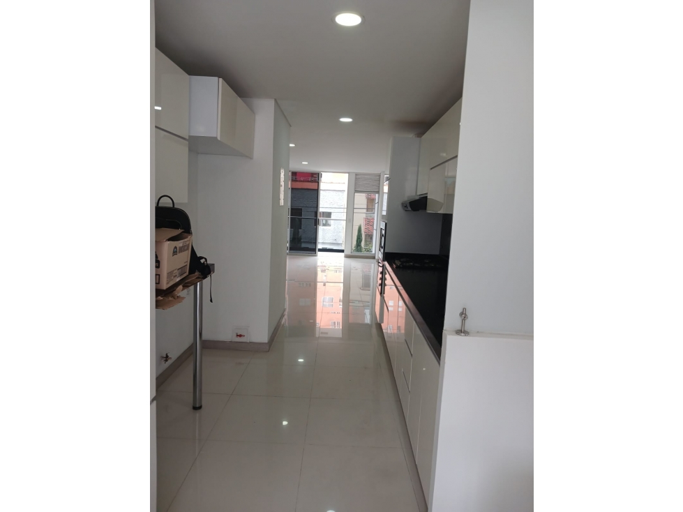 APARTAMENTO EN VENTA EN LAURELES SECTOR SANTA TERESITA CON TERRAZA — foto 2