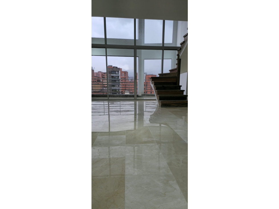 APARTAMENTO DÚPLEX EN VENTA EN PLENO CORAZÓN DE LAURELES — foto 2