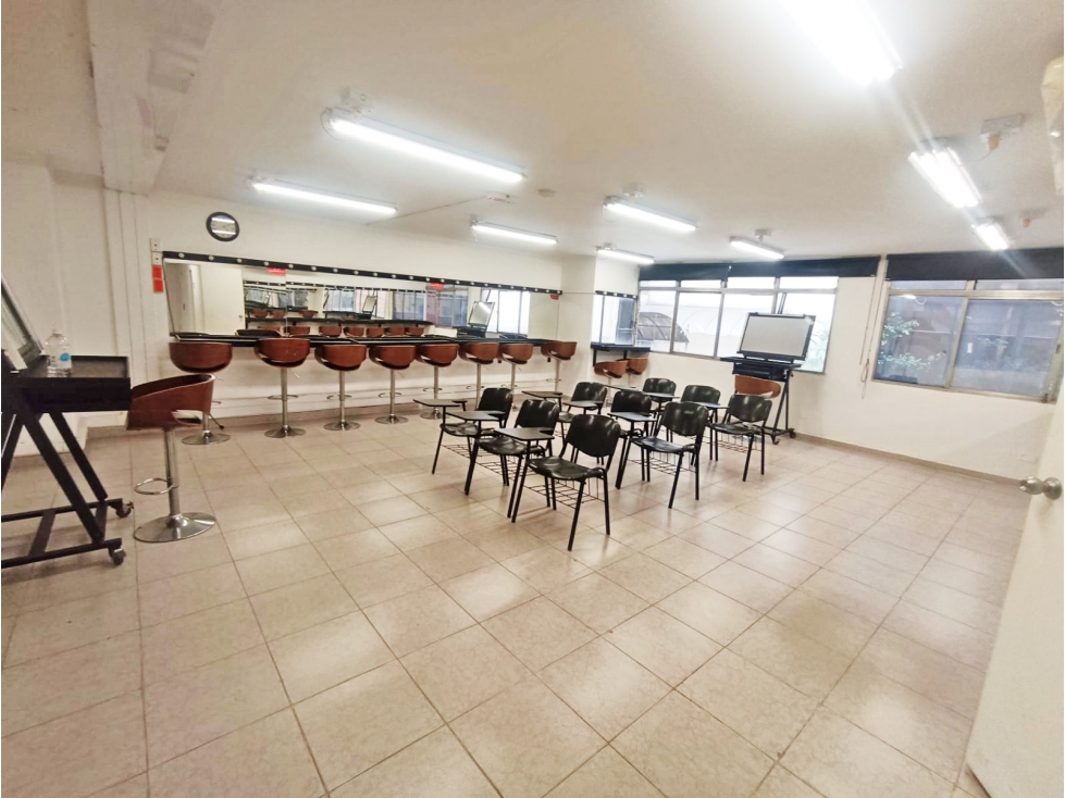 OFICINA GRAN ÁREA EN VENTA CON TERRAZA EN EL CENTRO CERCA AV ORIENTAL — foto 3